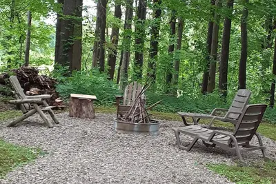 Image de Hillside Retreat in Wooded Setting with Deck & Private Firepit for Relaxation