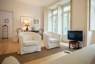 Image de Elegance & Charm by LovelyStay