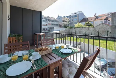 Image de Santos Apartment w/Parking & Balcony by LovelyStay