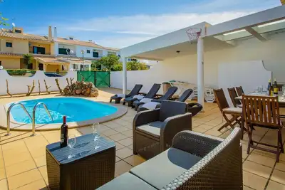 Image de Sunny 2bdr House W/ Private Pool by LovelyStay