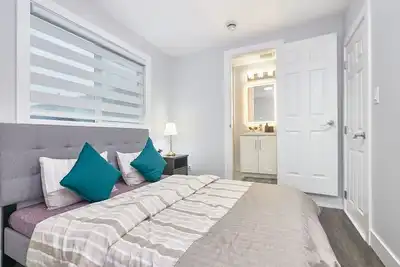 Image de Stylish 3 bed 2 bath Brand New suite.