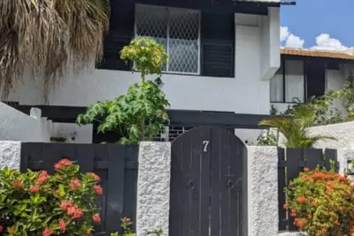 Quiet 3 bedroom 3 bath in the middle of the city