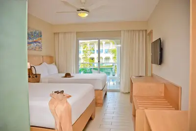 Image de Peaceful 2-Bedroom Oasis w/ Balcony & Pool