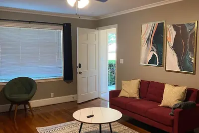 Image de Heart of it All- with free off street parking!