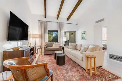 Image de Downtown Condo with Free WiFi, Central A/C, Furnished Balcony, & Shared Pool