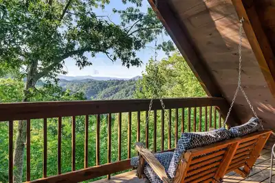 Image de Upscale Cabin with Mountain Views, Hot Tub and Pool Table