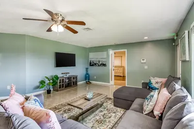 Image de Bright Escape with Private Pool, Easy Beach Access, Free WiFi & Open Layout