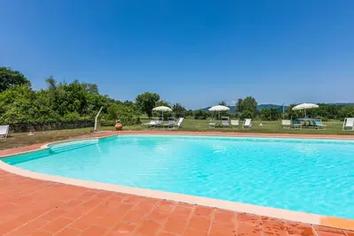 Image de Agréable appartement dans une maison de vacances avec piscine, Wifi, Tv, patio et animaux admis