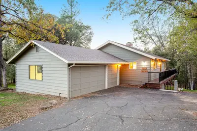 Image de Secluded Retreat - 3 Acres, Pond, Ac, 2 Kitchens, Shared Marina & Pool - Dogs Ok