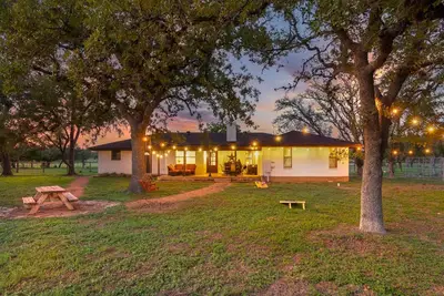 Image de Modern Farmhouse - Hill Country Getaway - Texas Wine Country