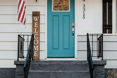 Image de Lively 5 bd 2 1/2 bth pet friendly home minutes from downtown. Game Room 🎱