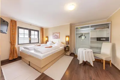 Image de Spacious apartment with conservatory for 5 people