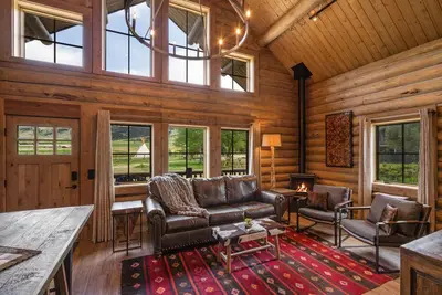 Image de Beautiful Log Cabin in Paradise Valley, Montana