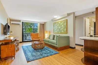 Image de 1 Br Suite City View w/Kitchenette, A/C and WiFi - Bamboo Waikīkī Hotel #304