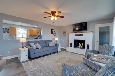 Image de Table Rock Lake Home - Fire Pit & Lake Views!