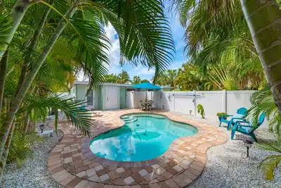 Image de Home with Private Backyard and Heated Pool - Gulf Breeze Villa B
