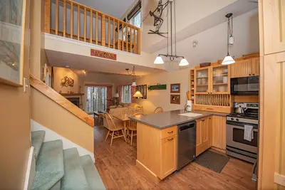 Image de Luxurious Mtn Retreat - On site Spa & Pool.