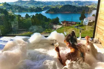 Image de Lake View Appartment 6 To 10 People. Full. With Jacuzzi Inside And Outside.