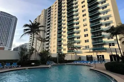 Image de 2br Condo with Pool and Fitness Center