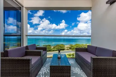 Image de Turn the key. Enter. Smile. Repeat every day.