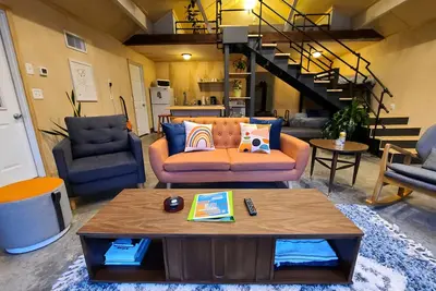 Image de The Hygge House // A Cozy Guest House 15 min from Downtown