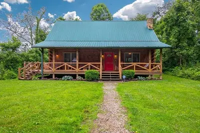 Image de Southern Comfort Cabin- 8 Guests, 3 Br, 2. 5 Ba, Hot Tub, WiFi- Hocking Hills