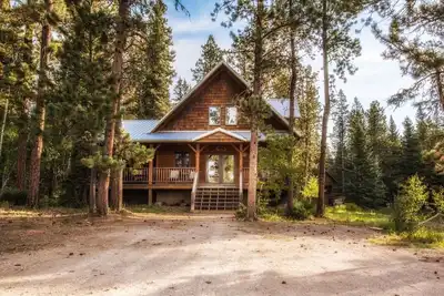 Image de Antelope Trail Lodge – Hot tub, wood fireplace, pet friendly & Terry Peak views!