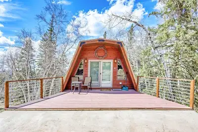 Image de Mountain Pine Retreat – Scenic Cabin with Hot Tub & Views
