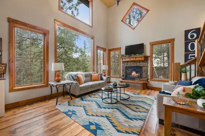 Image de 7th Heaven - Shared Outdoor Pool! Private Hot tub