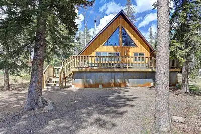 Image de Buffalo Loft – Hot tub, wraparound deck & cozy Black Hills getaway!