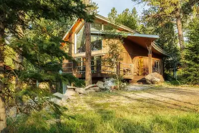 Image de Divided Sky – A-Frame Mountain Cabin with Hot Tub & Foosball