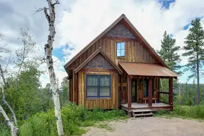 Image de Big Pine Lodge – Rustic charm, hot tub, pet friendly, and room for 12 near Terry Peak!