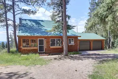 Image de Wanderlust Cabin – Cozy Retreat with Hot Tub & Ski Access