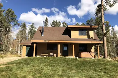 Image de Four Seasons Retreat – Cozy Terry Peak Cabin with Hot Tub & Mountain Views