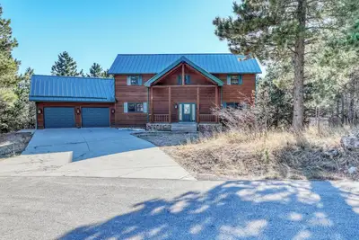 Image de Pine Hollow Lodge - Beautiful 5 bedroom home just minutes from Deadwood!