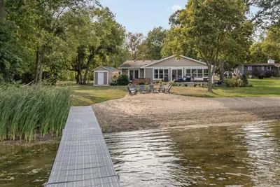 Image de Modern Luxury 3bd Lake Home - Beach + Hottub. . . 5 Miles to Mystic Lake Casino