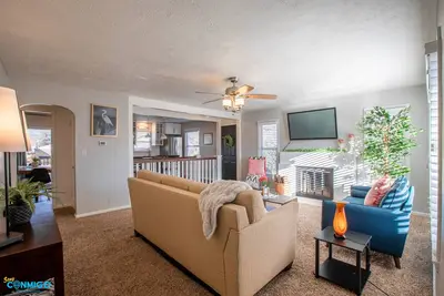 Image de Newly Remodeled, Relaxing Red Brick Cottage