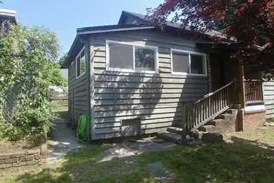 Image de Pet friendly lane home, Mins away from mtns & waterfront city of North Vancouver