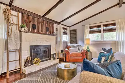 Image de Calming Shenandoah Valley Cabin w/ Hot Tub!