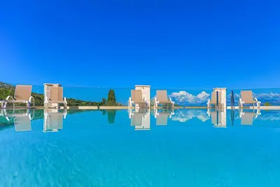 Image de Thea Estate: Magnificent Estate with fantastic views and History
