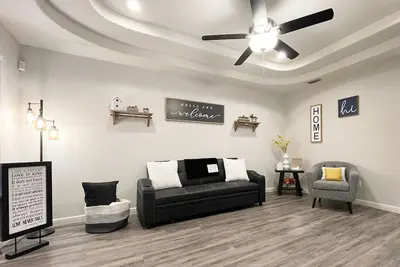 Image de Cozy 2 bedroom Apartment in prime location!