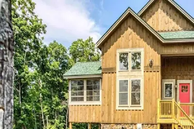 Image de Year round fun and relaxation\n5 min to slopes 15 min to the beach and golf