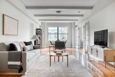 Image de Upscale Midtown East 2br w/ Doorman, 2 blocks to river, by Blueground