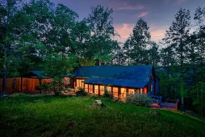 Image de 2 Miles to Strip|Game Room|Fire Table|Hot Tub|Pets