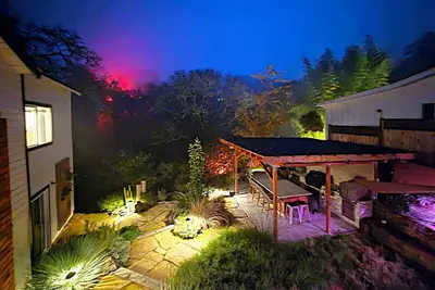Image de Exclusive R. river Retreat@Steelhead Beach Park, Hot tub, upscale outdoor kitchen