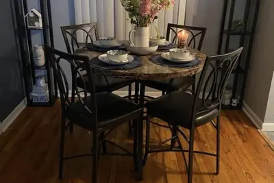 Image de Short distance travel to and from Dtw Airport.