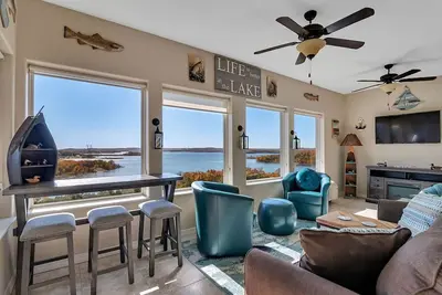 Image de Table Rock View Penthouse with Sun Room, Luxury Decor, Free Tickets & Prime Location
