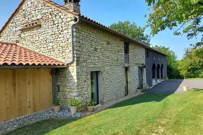 Image de Grange rénovée entre Lot et Dordogne avec piscine