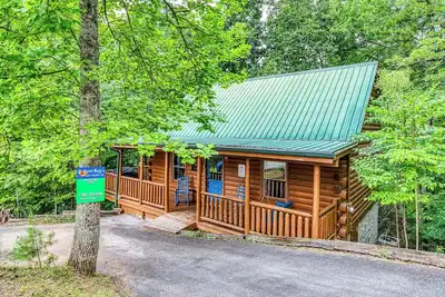 Image de Blue Mist Lodge: Get Lost in the Smoky Mountain Haze of Relaxation!