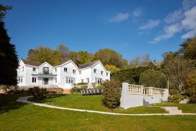 Image de Luxury House | Amazing sea views |Indoor Pool |8 En-suite bedrooms |Pub & Beach